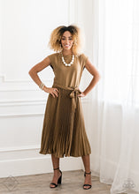Load image into Gallery viewer, The styles featured in the Fiercely 5th Avenue collection are exactly what you would expect with a name like that: Sleek, classy, metallic designs that you’d find on the streets of New York. The accessories in the Fiercely 5th Avenue Trend Blends are strong and edgy, which makes them incredible versatile.  Includes one of each accessory featured in the Fiercely 5th Avenue Trend Blend in October's Fashion Fix: