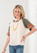 Load image into Gallery viewer, Trendsetters are sure to gravitate towards the accessories found in the Sunset Sightings collection. Featuring more drastic designs, bold colors, and funky combinations found outside the box, the pieces of the Sunset Sightings Trend Blends could easily be found on young Hollywood icons or in the pages of People magazine.  Includes one of each accessory featured in the Sunset Sightings Trend Blend in February's Fashion Fix: