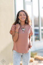 Load image into Gallery viewer, Trendsetters are sure to gravitate towards the accessories found in the Sunset Sightings collection. Featuring more drastic designs, bold colors, and funky combinations found outside the box, the pieces of the Sunset Sightings Trend Blends could easily be found on young Hollywood icons or in the pages of People magazine.  Includes one of each accessory featured in the Sunset Sightings Trend Blend in January's Fashion Fix: