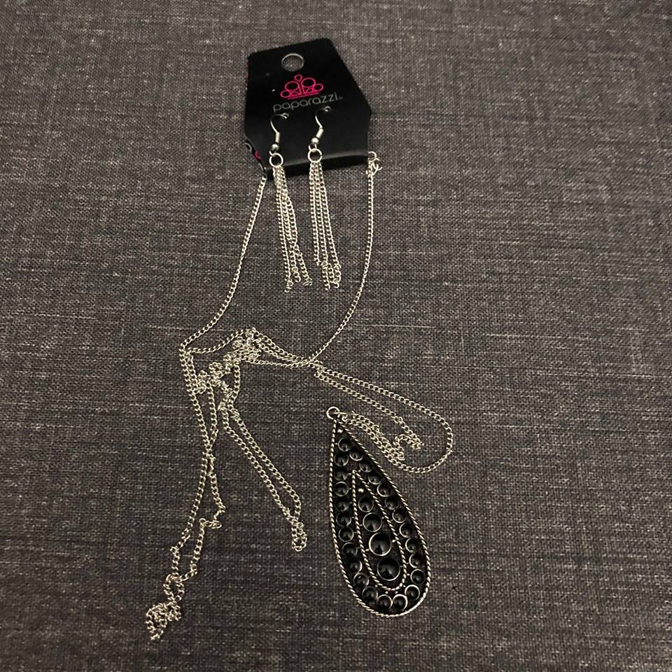 Paparazzi tiki hotsell tease black