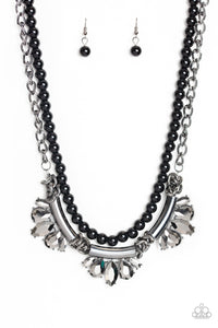 Bow Before The Queen Black Necklace Set