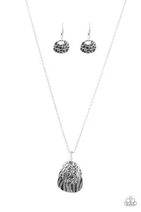 Paparazzi Texture Temptress Silver Necklace Set