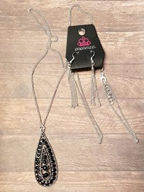 Tiki Tease Black Necklace Set