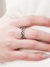 Load image into Gallery viewer, Vine-like filigree dances across the finger, creating a seasonal band. Features a dainty stretchy band.  Sold as one individual ring.