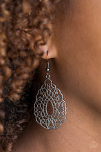 Load image into Gallery viewer, Wisteria Histeria Black Earrings